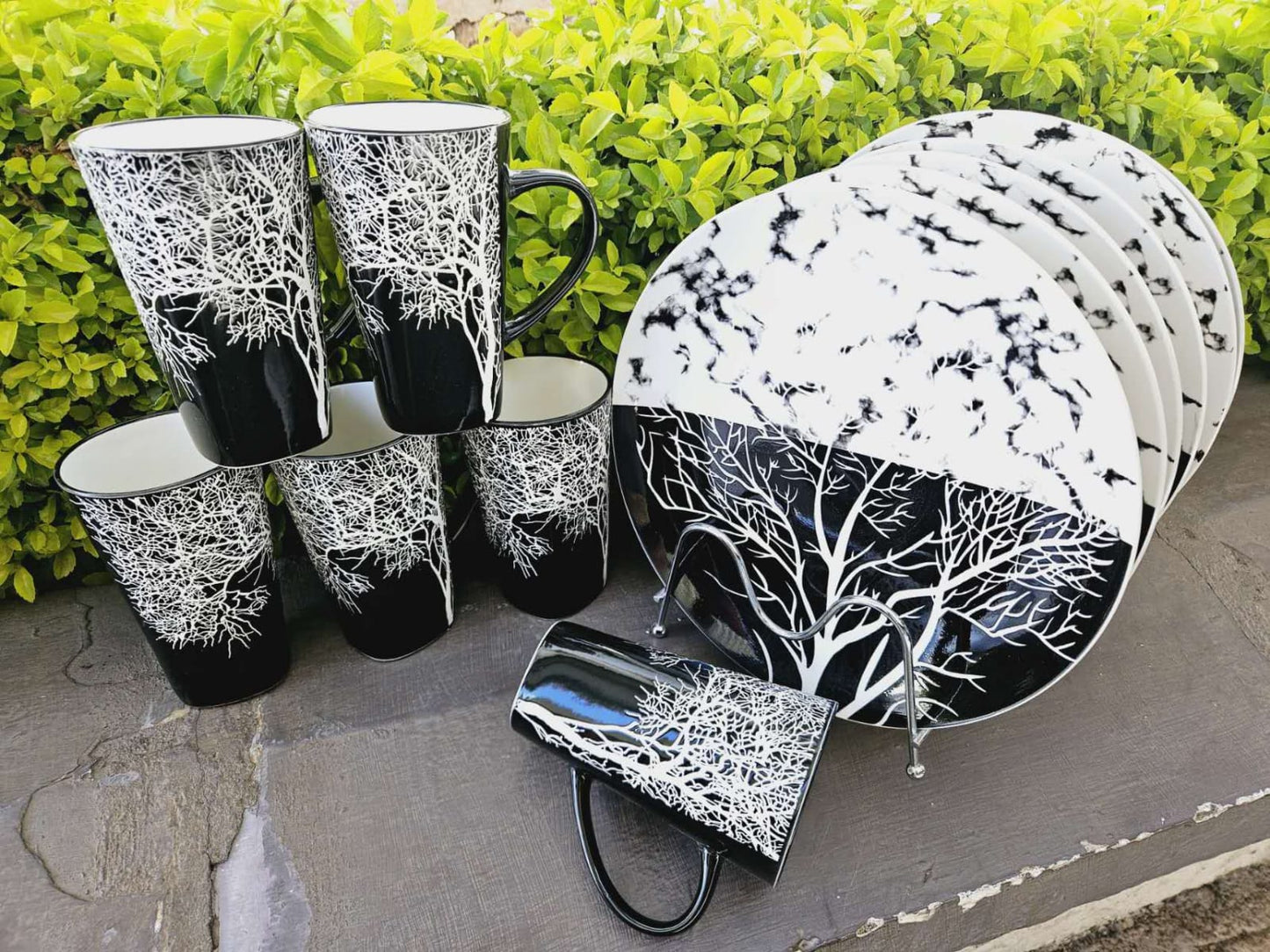 Plate and mugs set