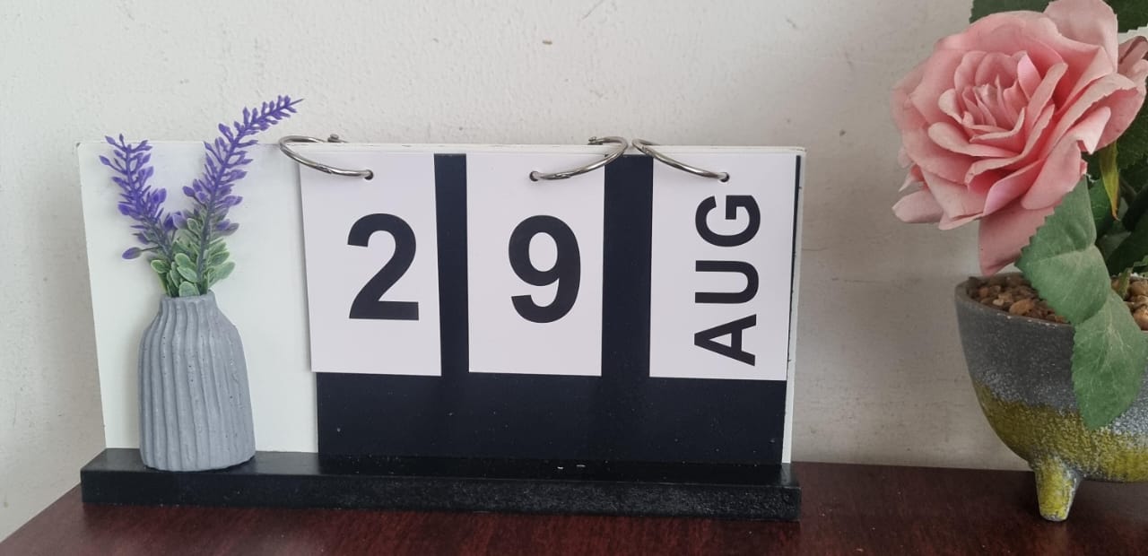 Tabletop Date Stand Calendar โ 24x12cm Minimalist Desk Organizer