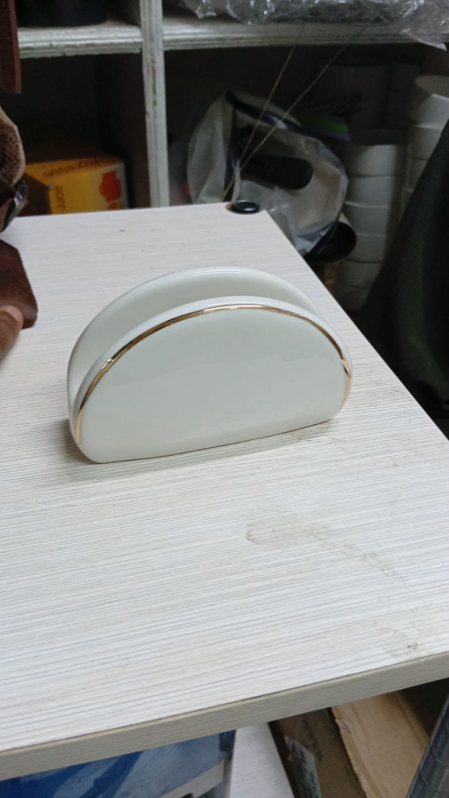 Ceramic gold ring serviette holder