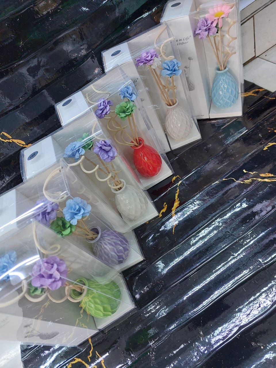 Decorative flowers &ceramic vase Reed diffuser