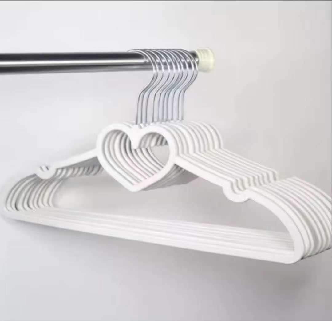 Abs heart hangers