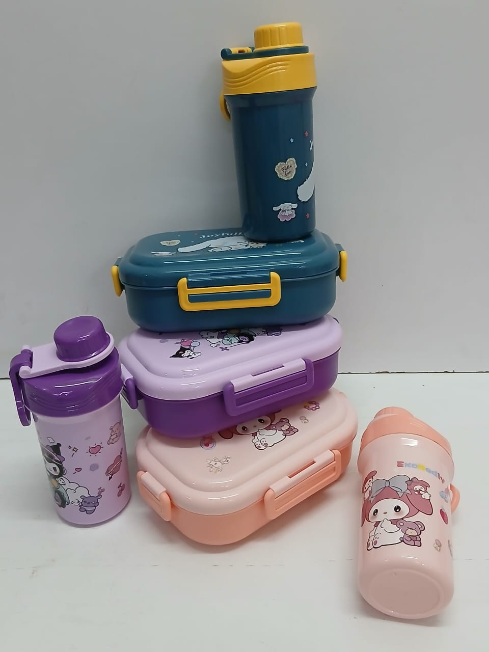 Gift pack snack set snack box {1000ml} + water bottle {500ml}