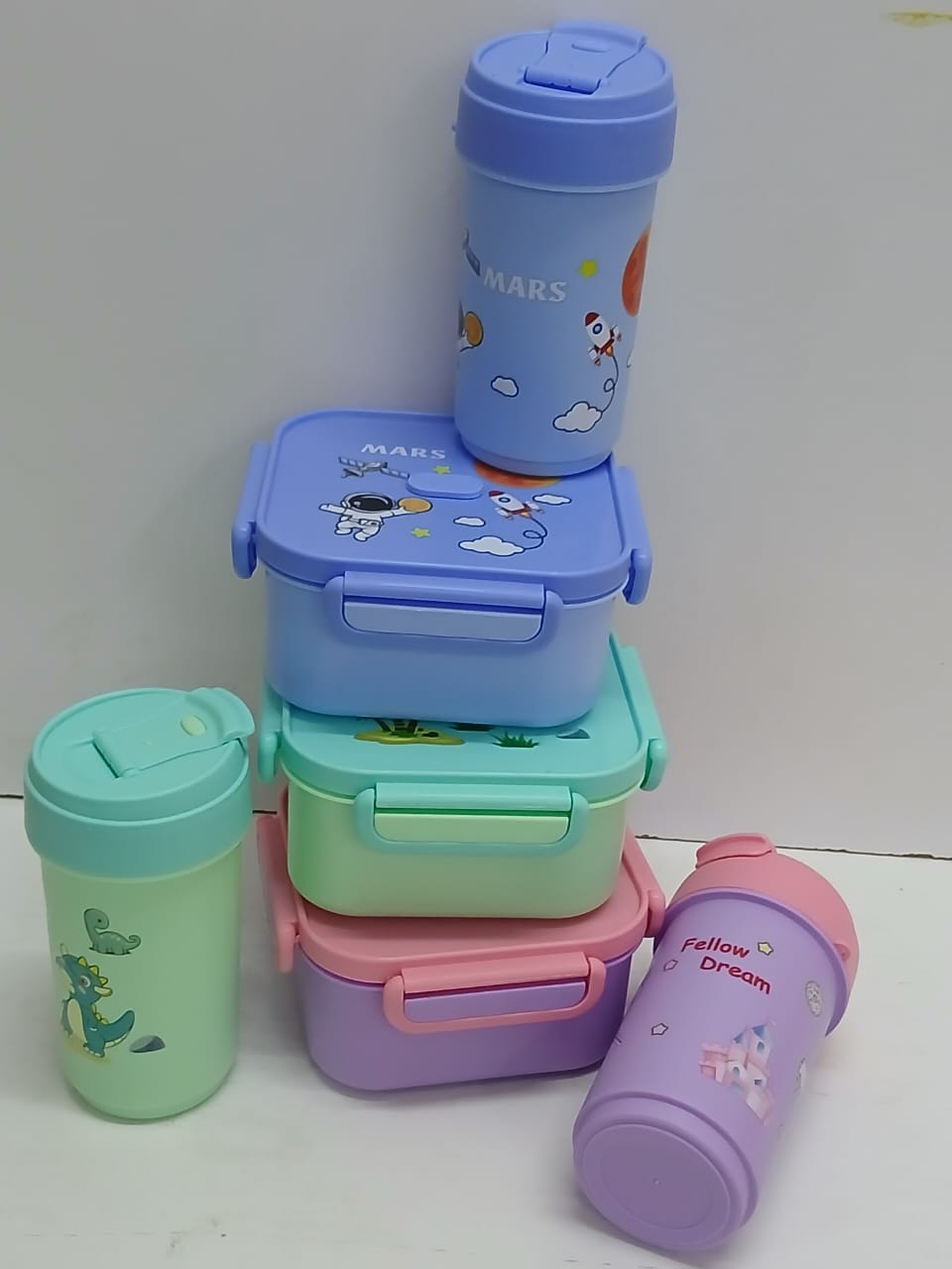 Gift pack snack set snack box {1000ml} + water bottle {500ml}
