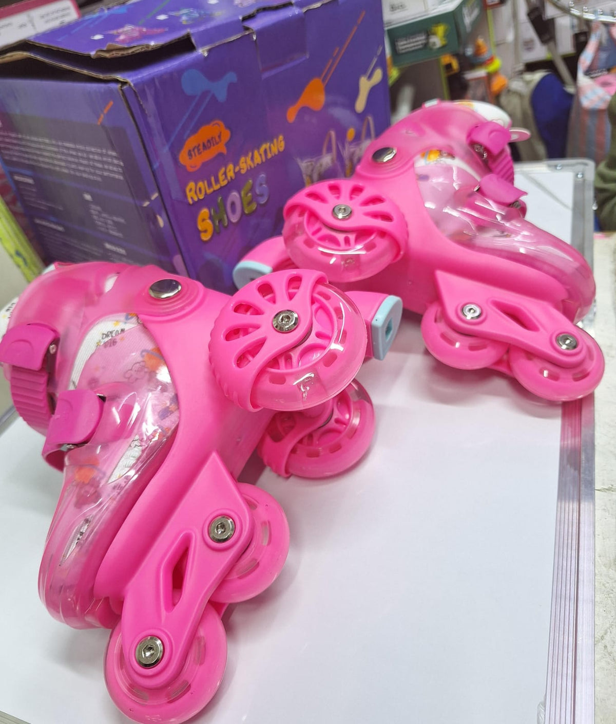Adjustable roller-skating shoes