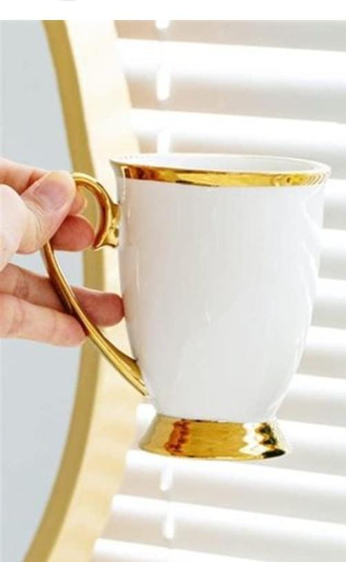 Shapely Coloured Cup with Gold Ring – Elegant Ceramic Mug