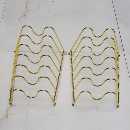 Metallic golden plates stand