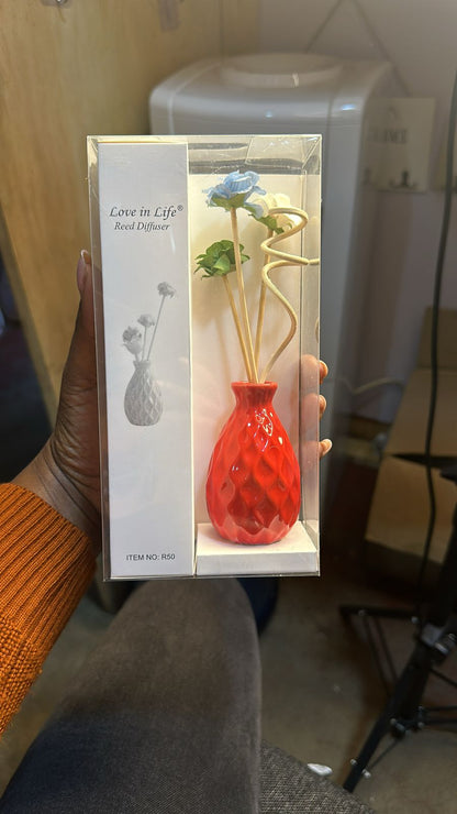 Decorative flowers &ceramic vase Reed diffuser