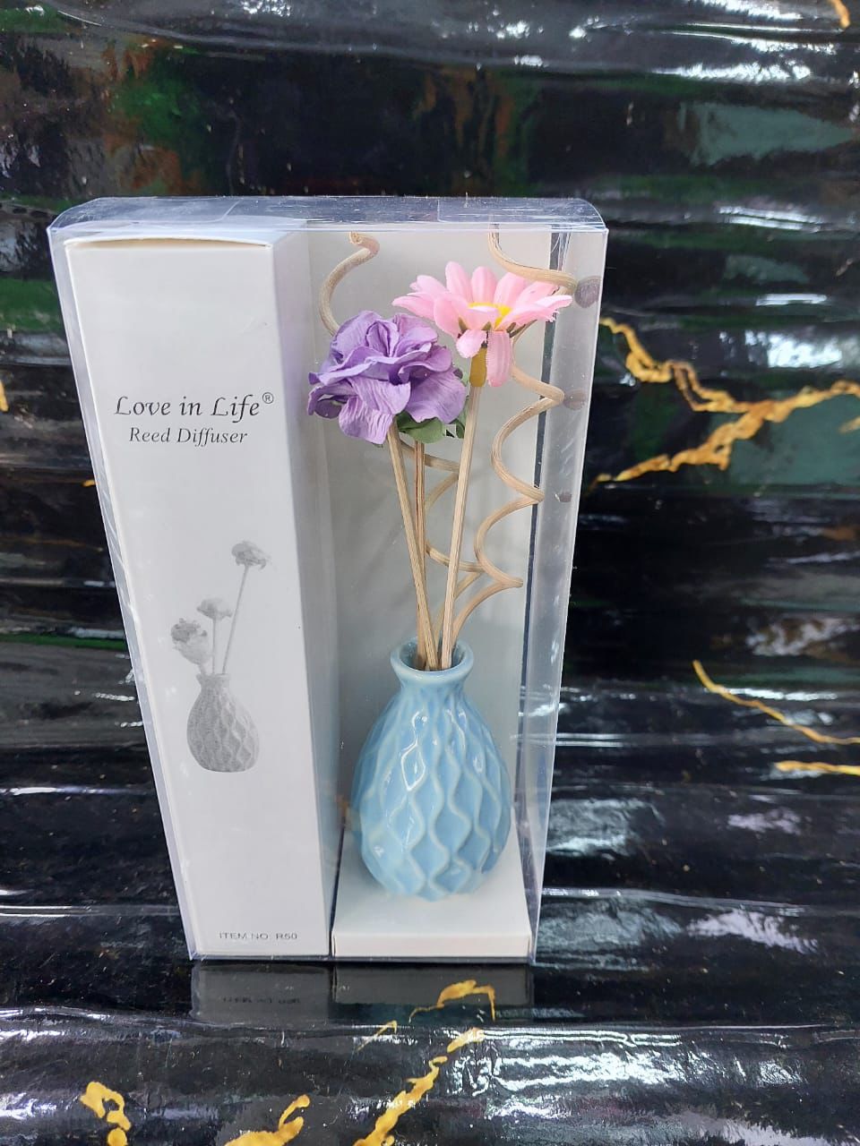 Decorative flowers &ceramic vase Reed diffuser