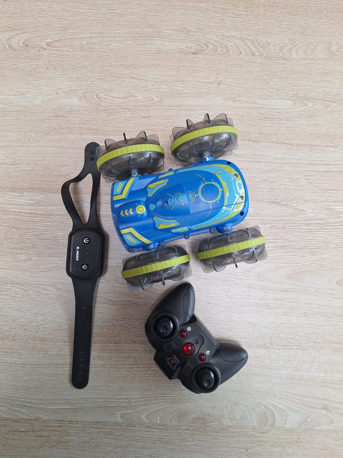 2.4G Remote Control 4WD Four Wheel Drive Double Stunt Vehicle