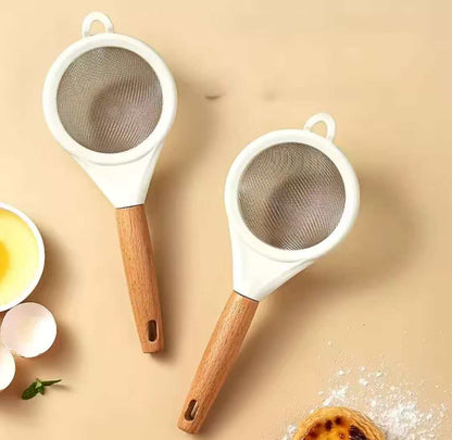 Wooden handle stainless mesh sieve