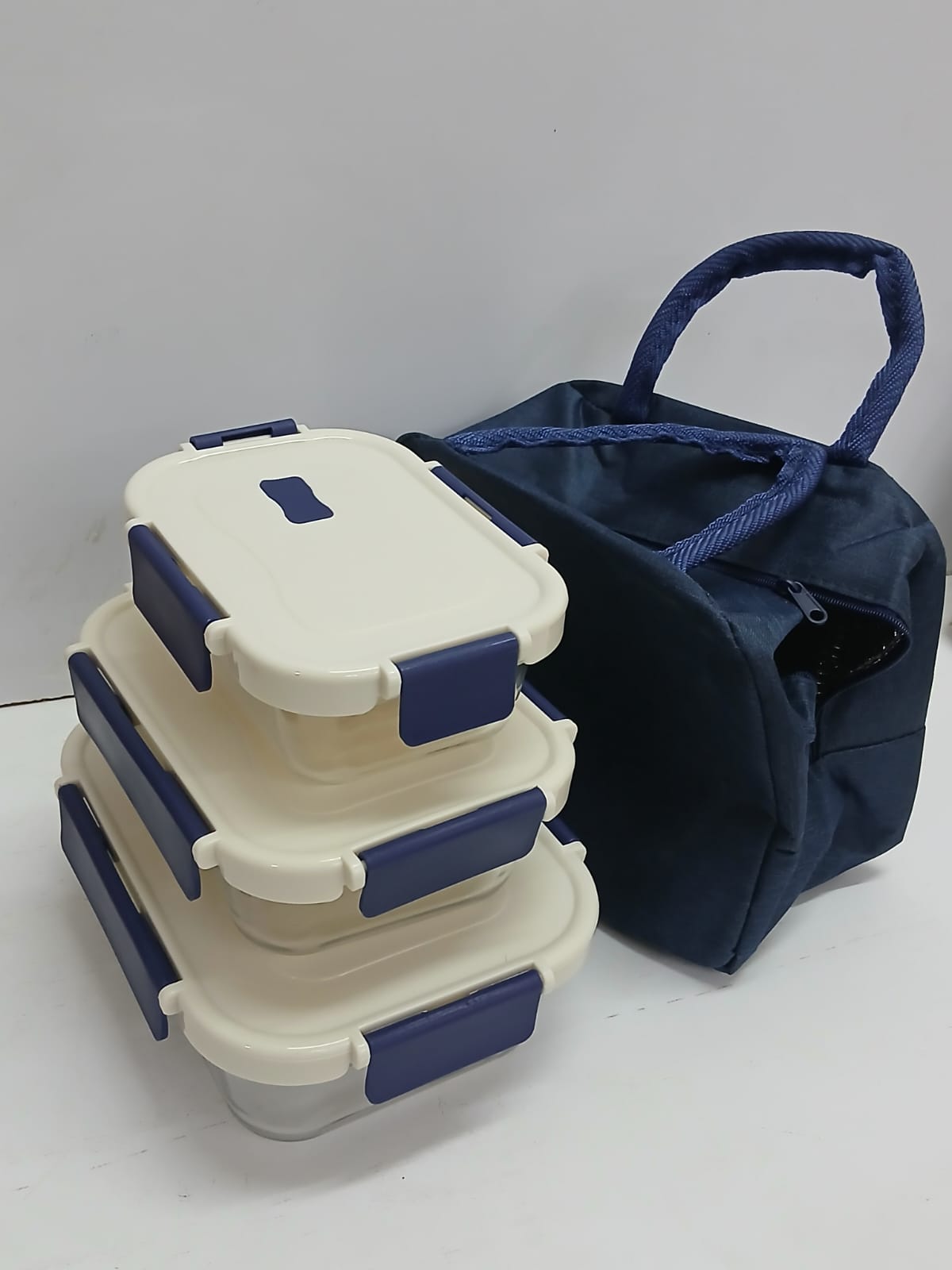 Glass snack box with lunch bag