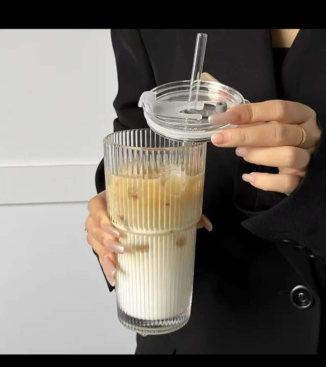 Round vertical stripped Glass cup with lid straw 600ml 1pc