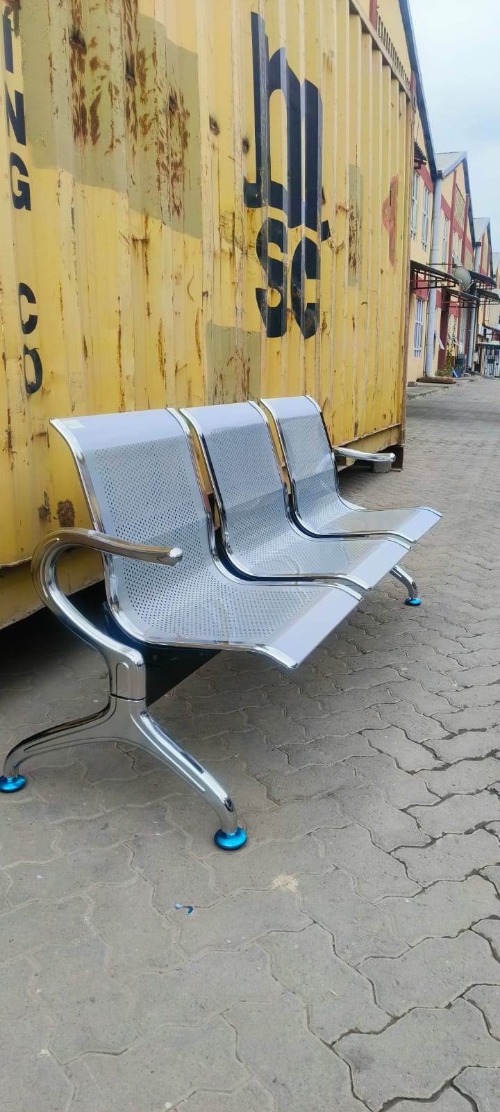 Way link waiting bench