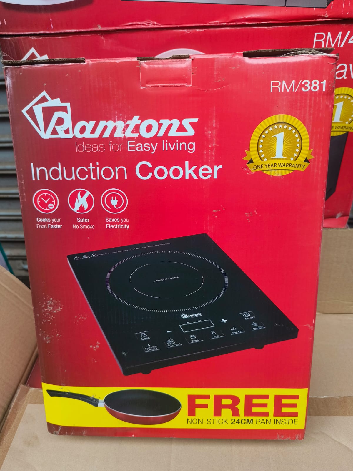 Ramtons single induction cooker with free pan